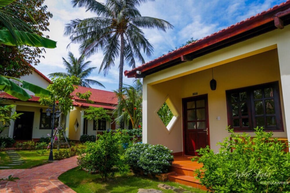 Deluxe Bungalow, 1 King Bed, Garden View