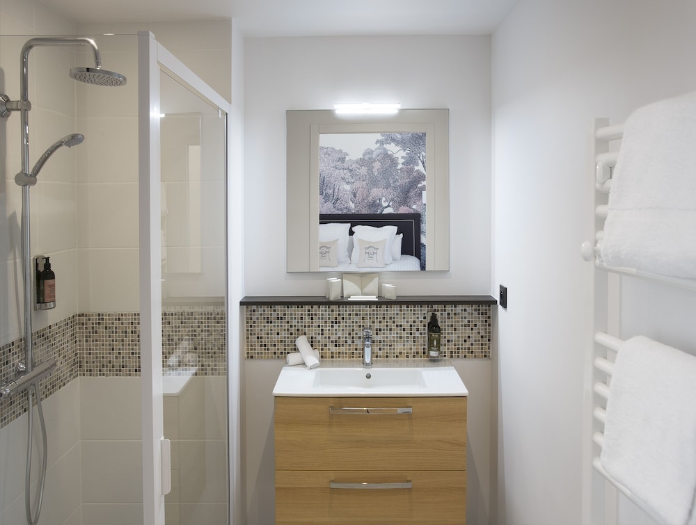 Deluxe Suite - Photo 2