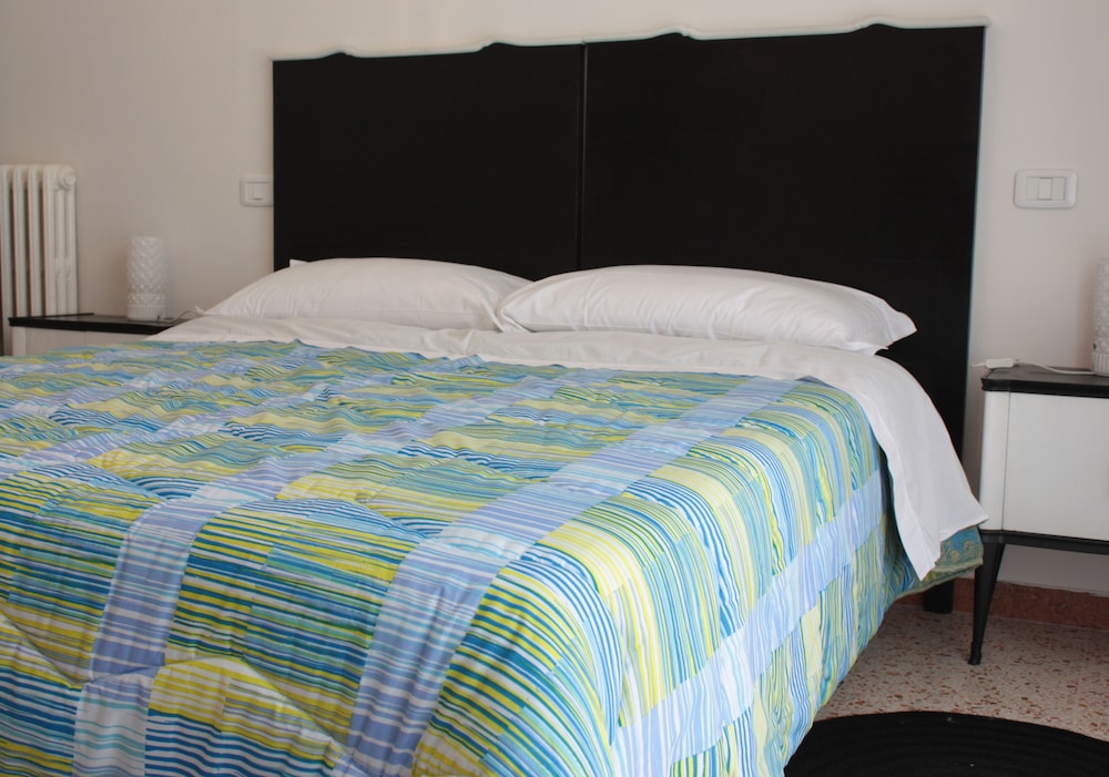 Double or Twin Room, Private Bathroom (External) photo 1