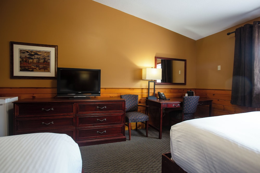 Pine Lodge, Standard 2 Queen Beds photo 2