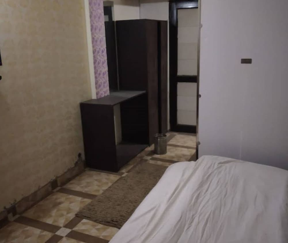 Deluxe Room, 1 King Bed photo 2