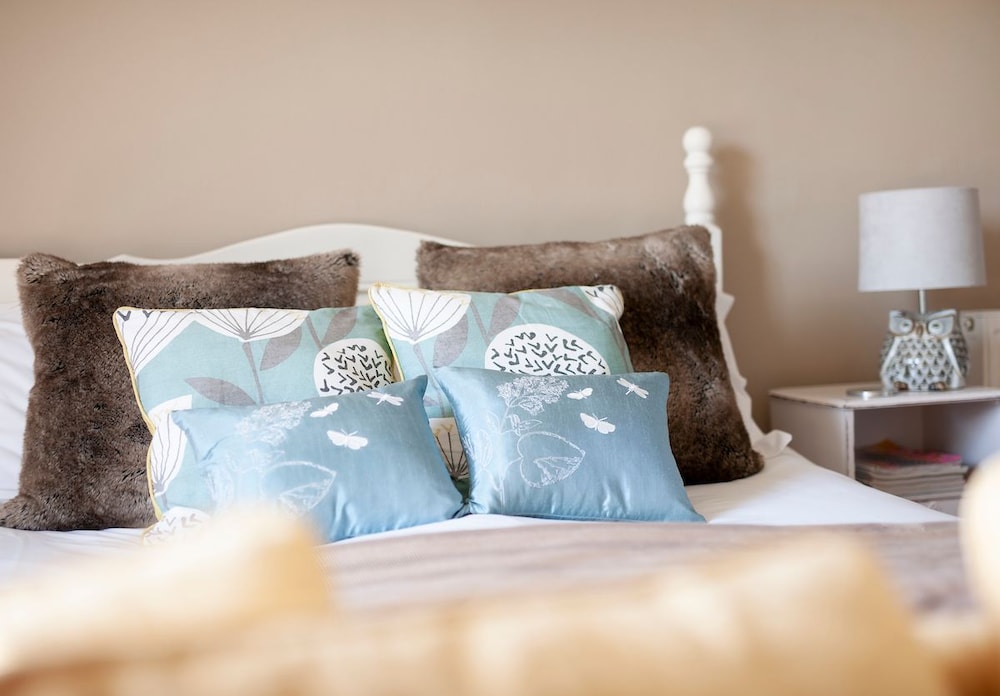 Room, 1 King Bed, Garden View (Sebastopol) photo 3