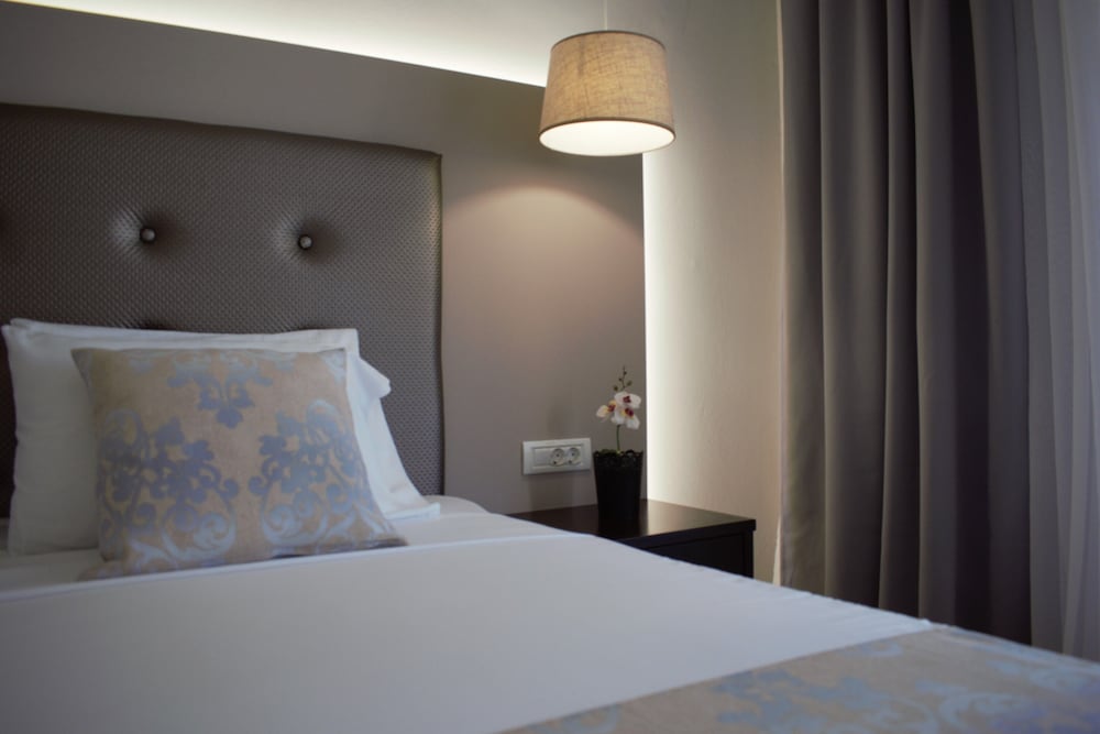 Superior Double or Twin Room - Photo 6