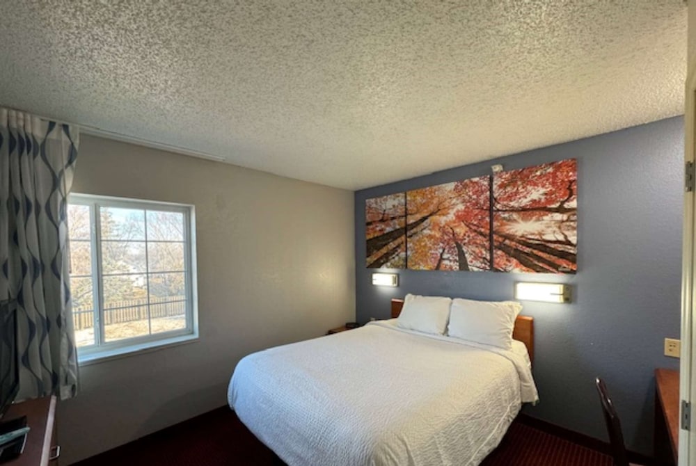 Room, 1 Queen Bed, Accessible - Photo 2