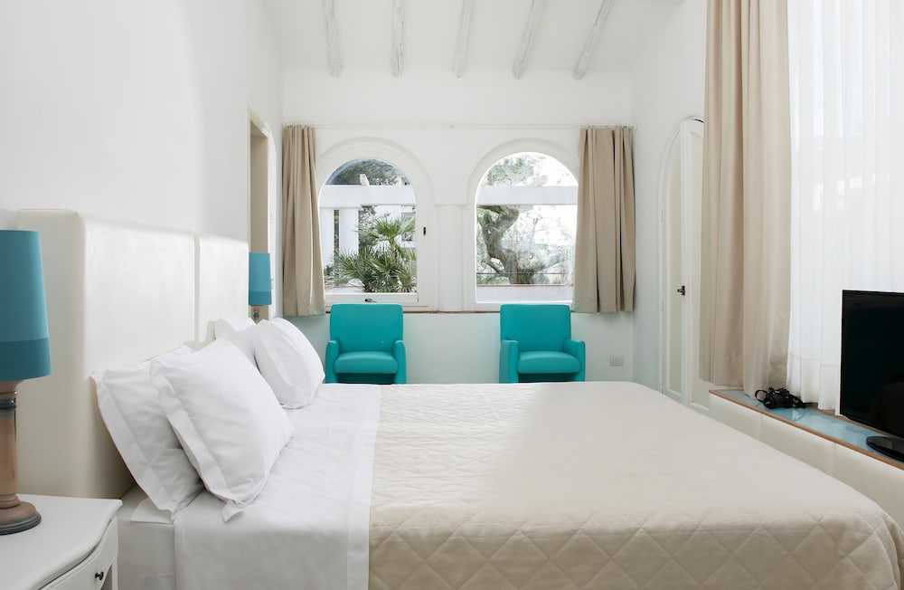 Junior Suite, Balcony, Pool View