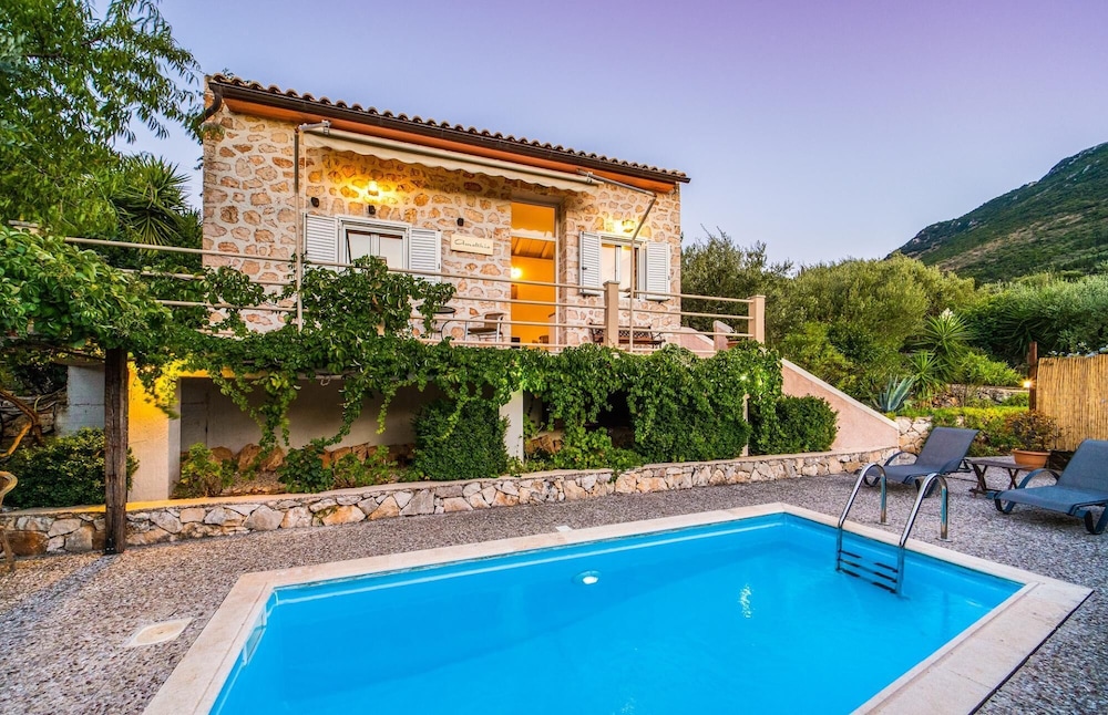 Villa photo 2