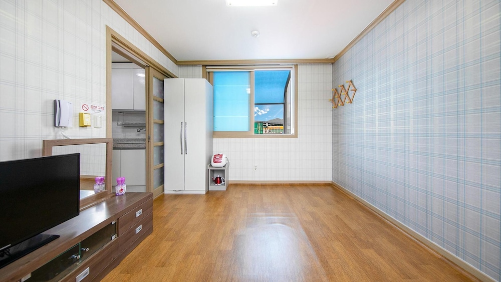 Basic Room, 1 Bedroom (201) - Photo 5