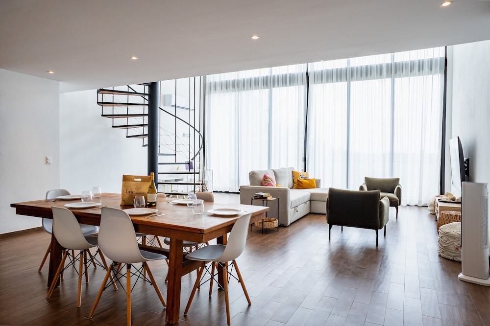 Condo, 2 Bedrooms
