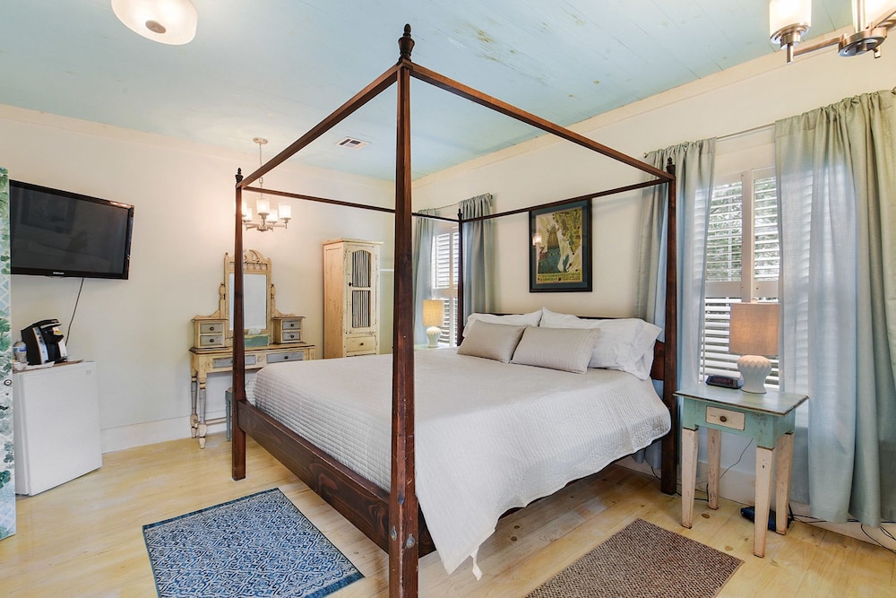 Comfort Cottage, 1 King Bed (Bouree) photo 1