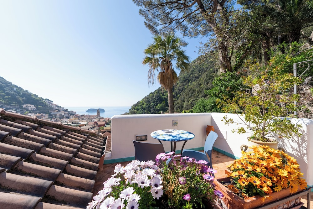 Double Room with Attic, Sea View and External Terrace thumbnail 5
