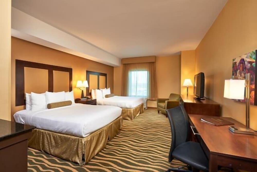 Standard Room, 2 Queen Beds, Non Smoking photo 2
