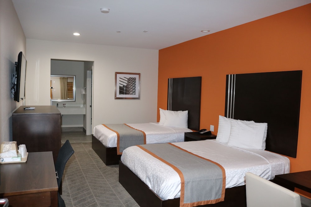 Double Room, 2 Queen Beds, Refrigerator & Microwave photo 1