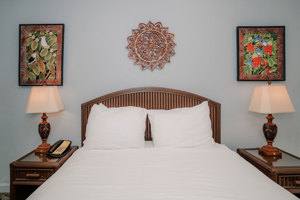 Basic Room, 1 Queen Bed - Photo 3