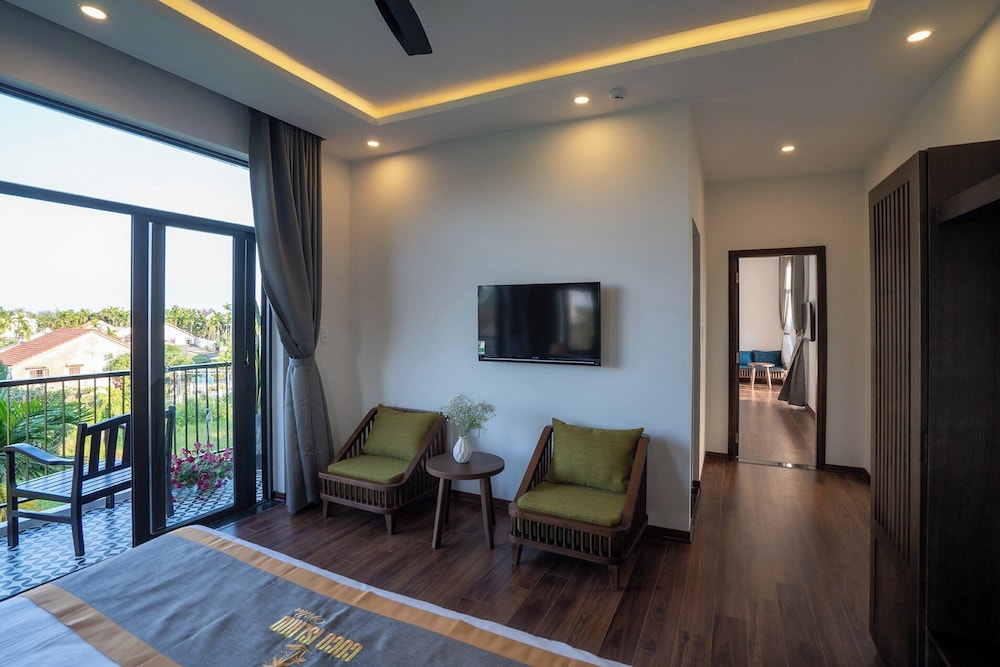 Suite, Pool View