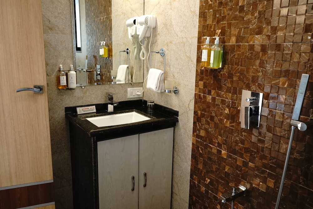 Deluxe Room - Photo 3
