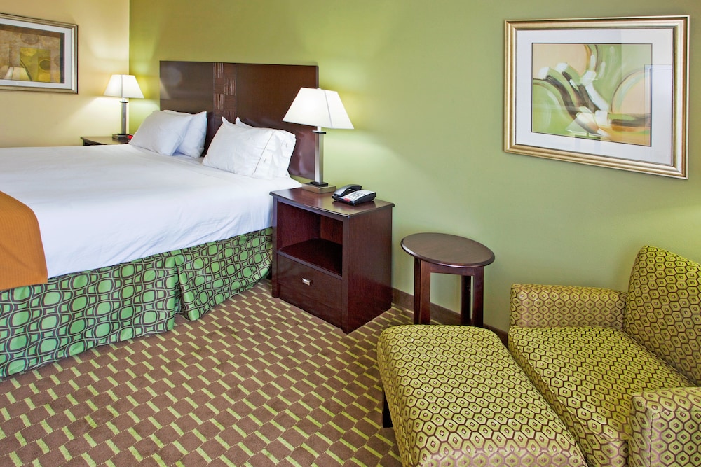 Suite, Multiple Beds (Addl Lvng Area) - Photo 4