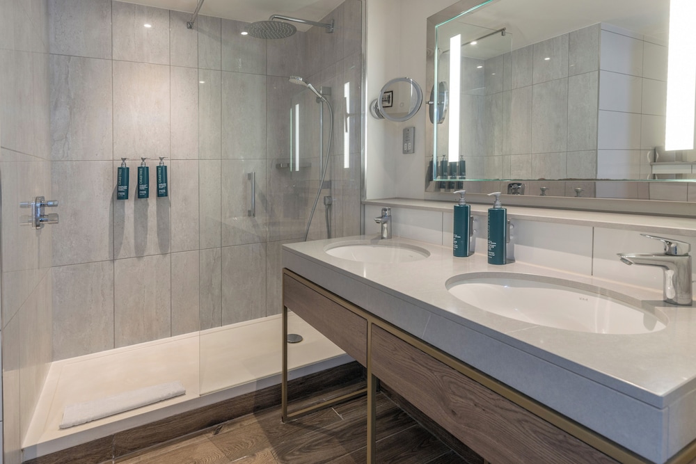 Suite - Photo 2