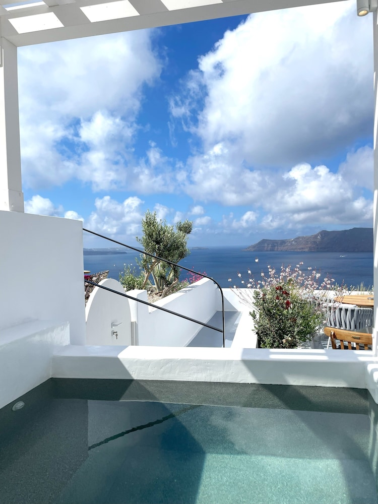 The Carpenter's Suite with Hot Tub & Caldera View - Photo 10