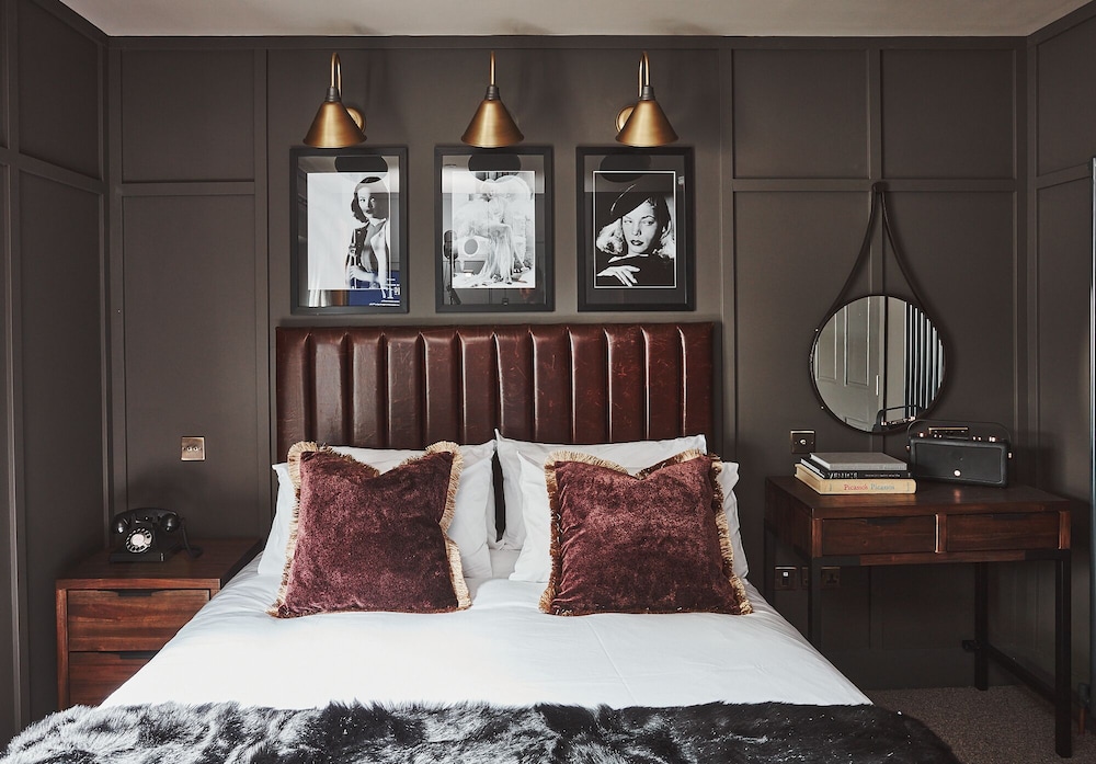 Comfort Room, 1 King Bed, Private Bathroom