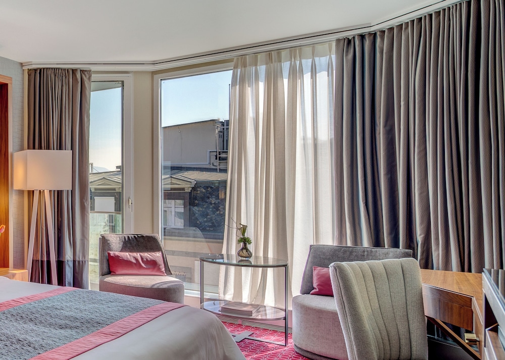 Fairmont, Double Room, 1 King Bed, City View photo 3