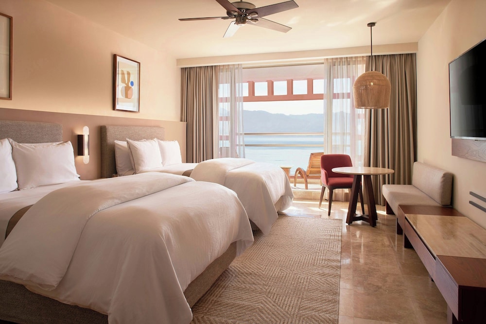 Junior Suite, 2 Double Beds, Partial Ocean View