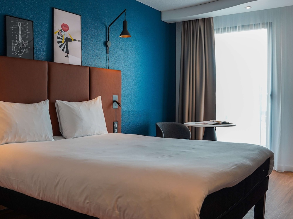 Standard Double Room, 1 Double Bed (Port View) - Photo 4