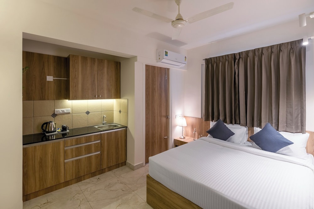 Deluxe Room ( With Balcony ) photo 2