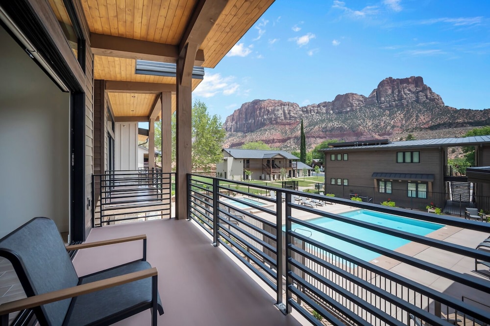 Luxury Villa, 1 King Bed with Sofa bed, Balcony, Mountain View