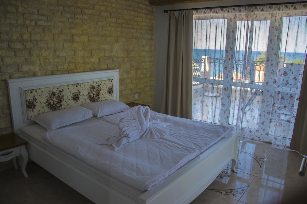 Apartment, 3 Bedrooms, Sea View photo 1