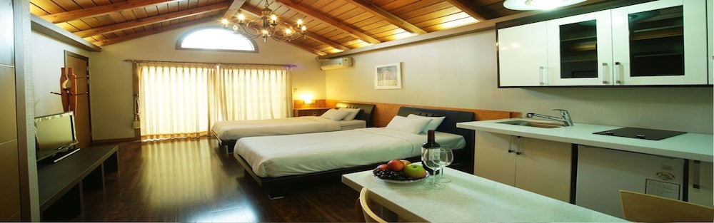 Standard Twin Room - Photo 3