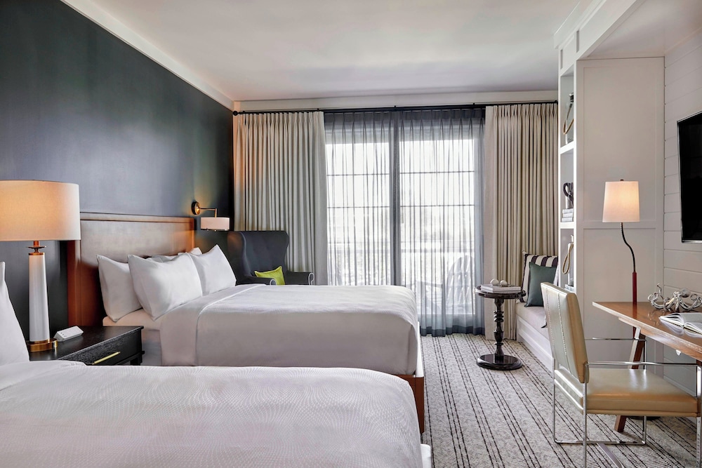 Room, 2 Queen Beds, Balcony (Mobility Accessible, Tub)