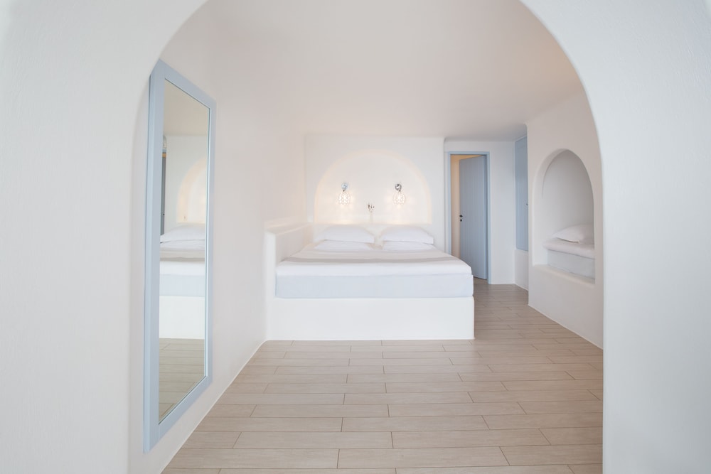Deluxe Suite with Sea View & Private Pool