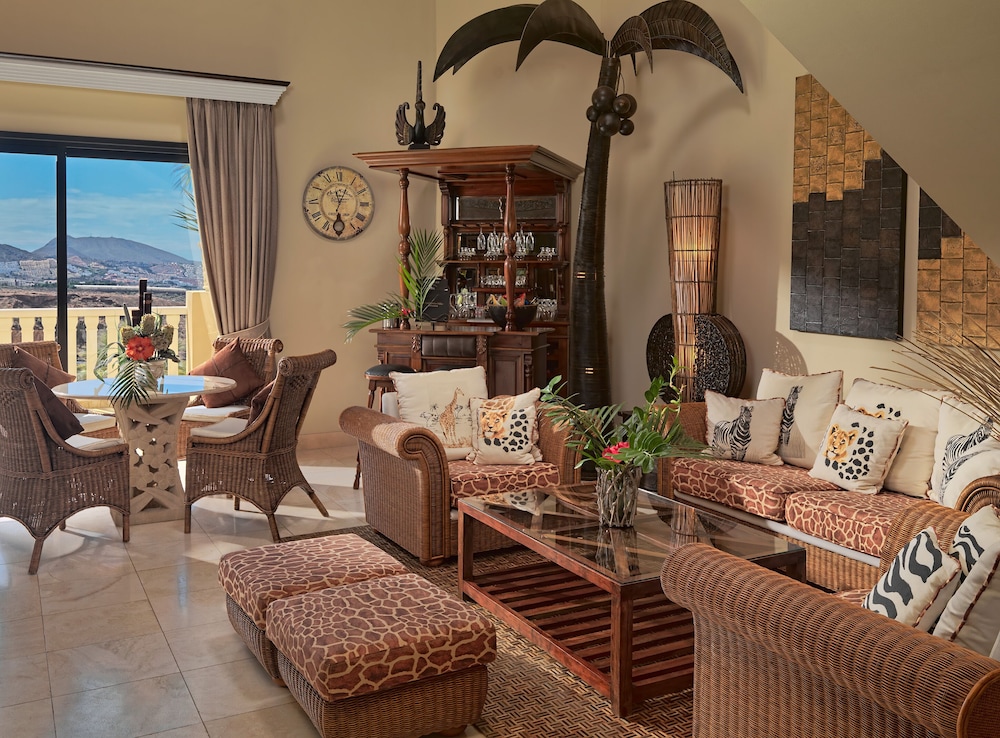 2 bedroom Majestic Villa (with private heated pool)