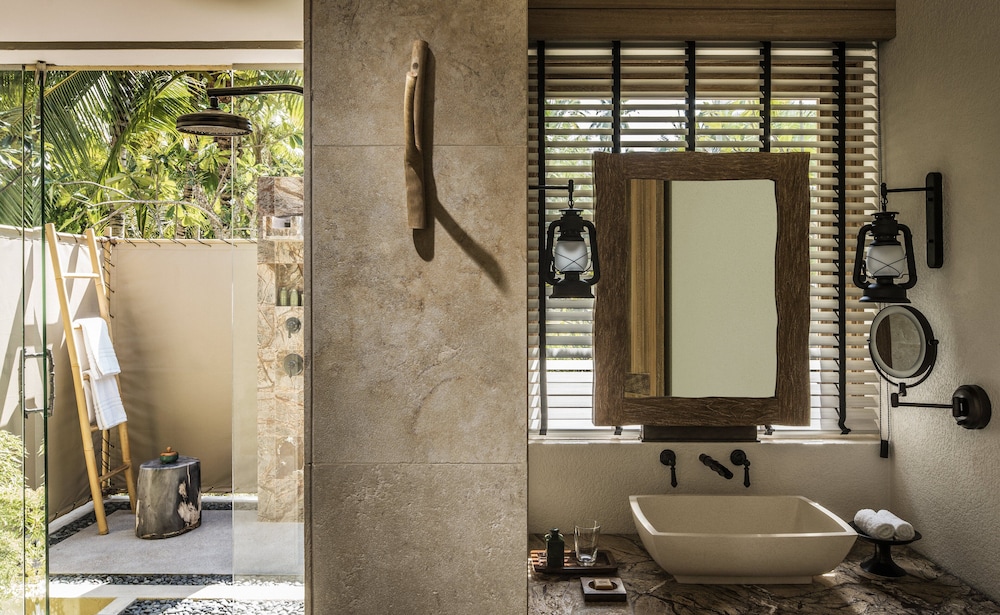 Suite, 1 King Bed (sunset Beach)