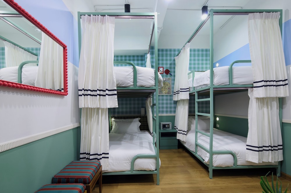 Room, Multiple Beds