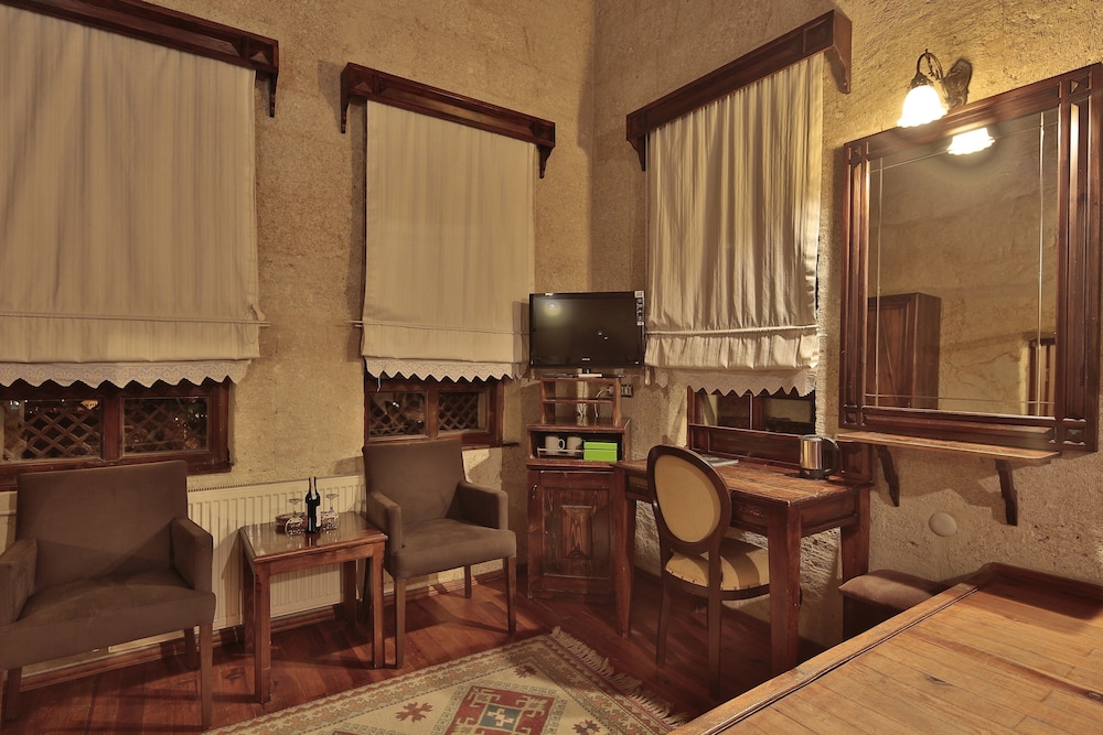 Deluxe Room - Photo 17