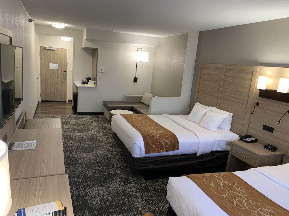 Suite, 2 Queen Beds, Non-Smoking - Photo 3