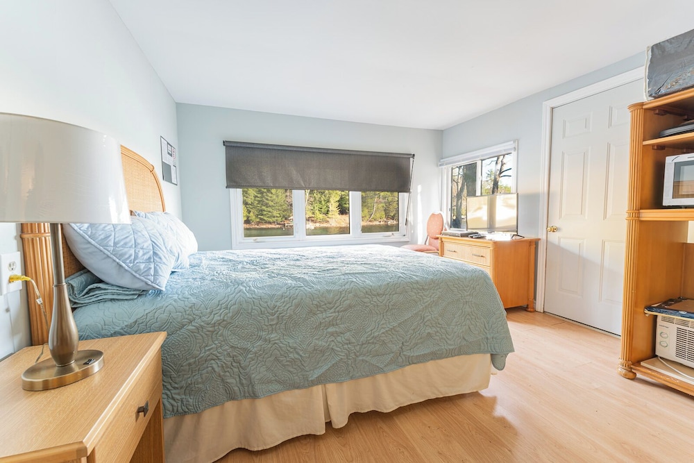 Cabin, 1 Queen Bed, Patio, Lake View photo 3