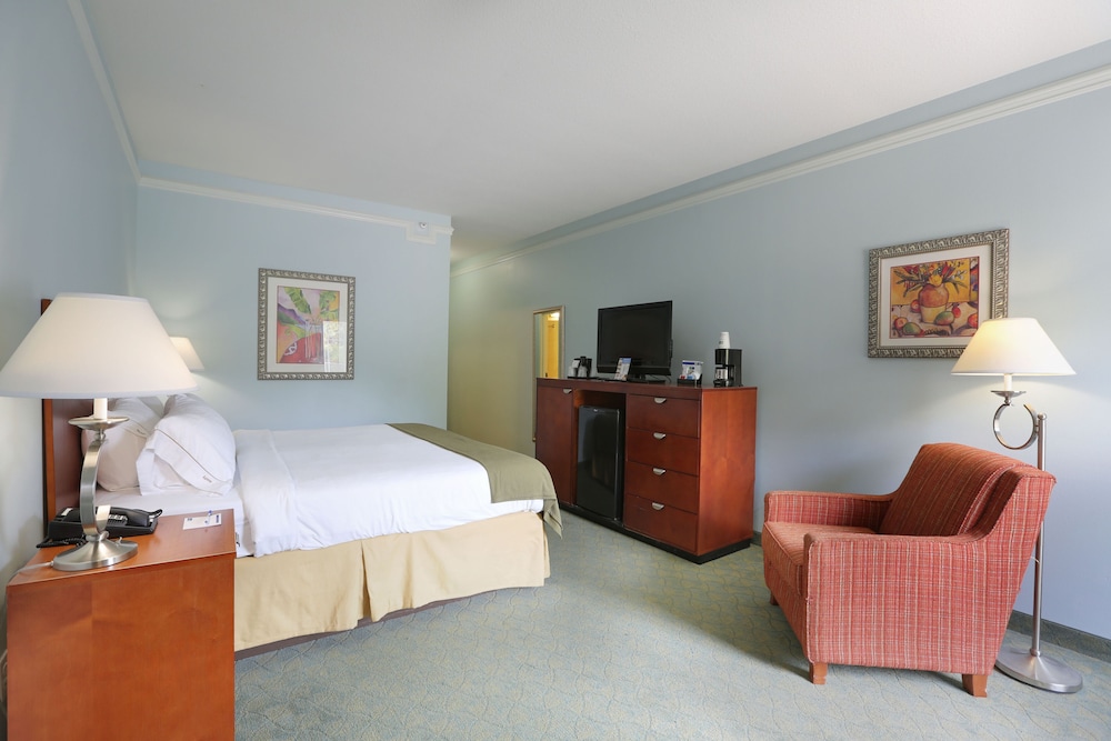 Standard Room, 1 King Bed (Leisure) - Photo 2