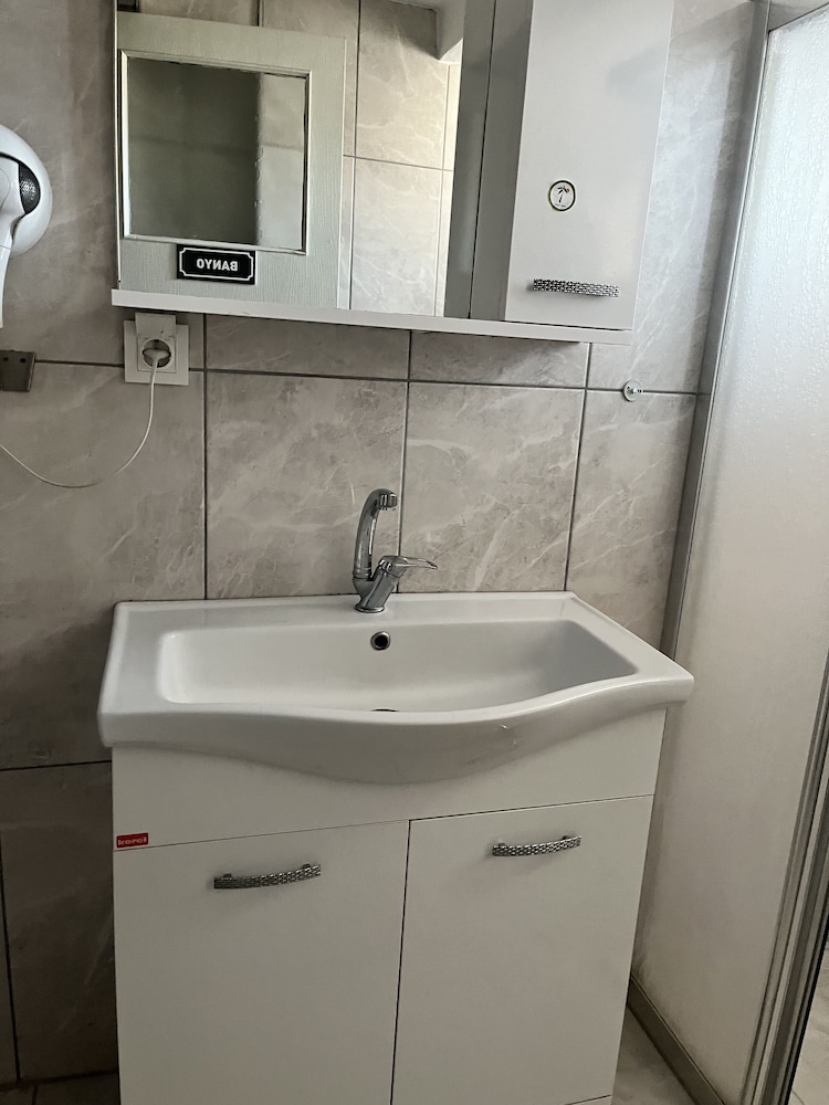 Basic Triple Room, City View photo 2