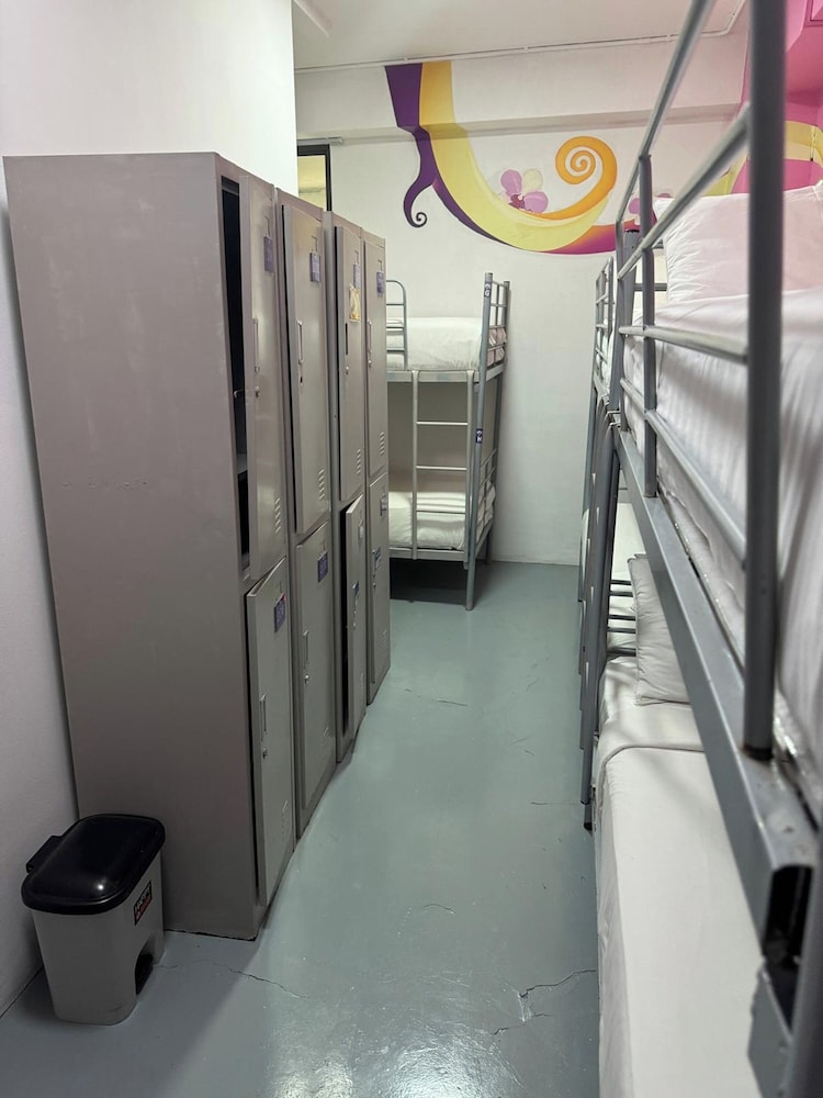 1 Person in 8-Bed Dormitory - Female photo 2