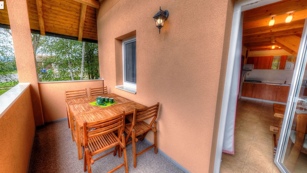 Duplex, 2 Bedrooms (Apt 3) photo 2