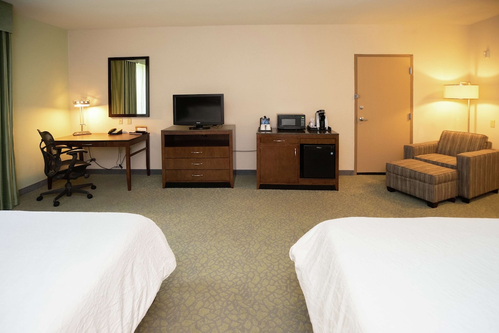 Room, 2 Queen Beds, Accessible (Roll-In Shower) - Photo 1