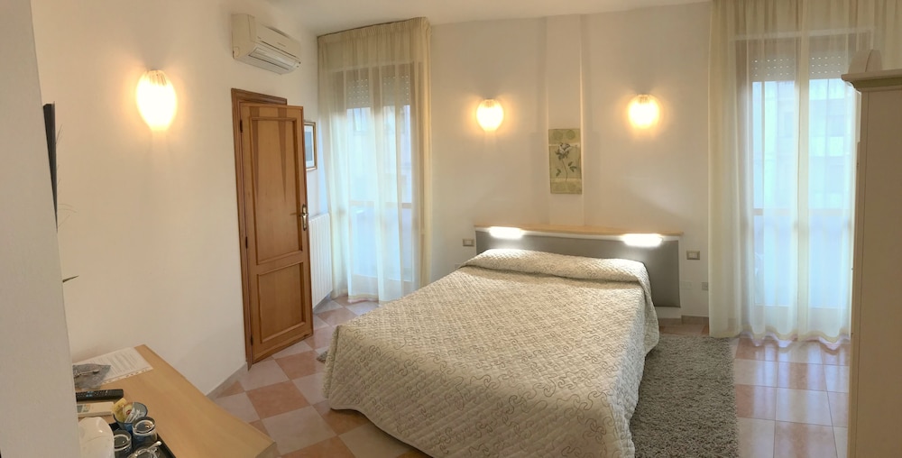 Double or Twin Room photo 1