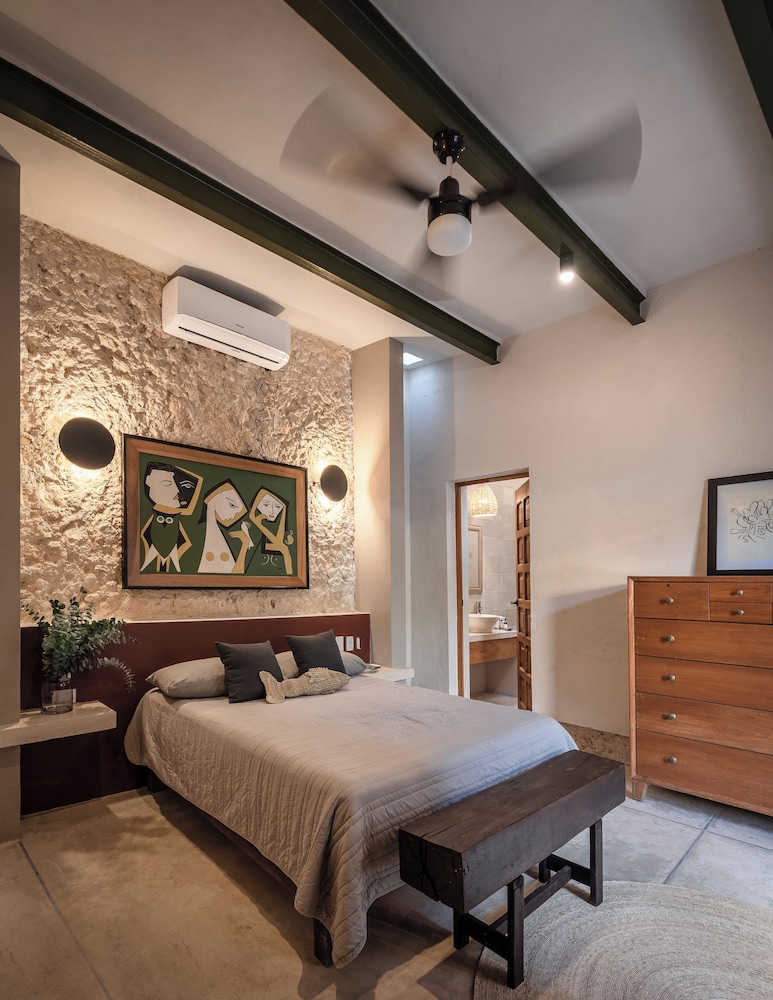 Comfort Room, 1 Double Bed, Refrigerator photo 1