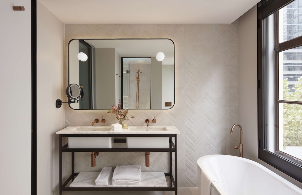 Premium Suite, 1 King Bed (King Premium Suite, Lounge Access)