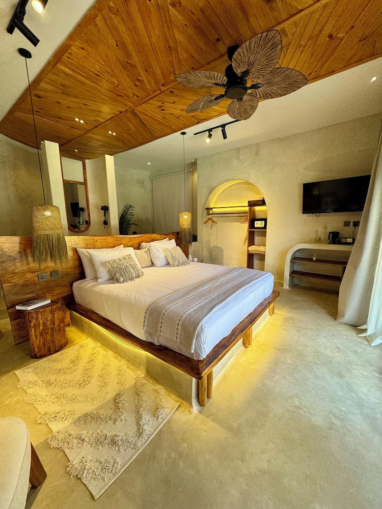 Deluxe Double Room, Pool View