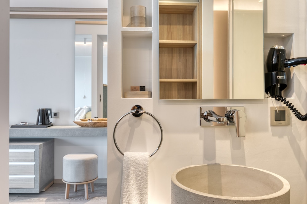 Deluxe Triple Room, City View - Photo 4