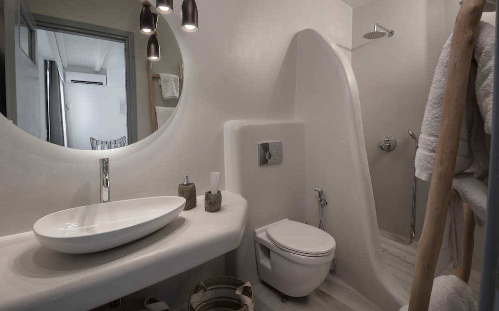 Deluxe Suite, Jetted Tub, Sea View photo 3