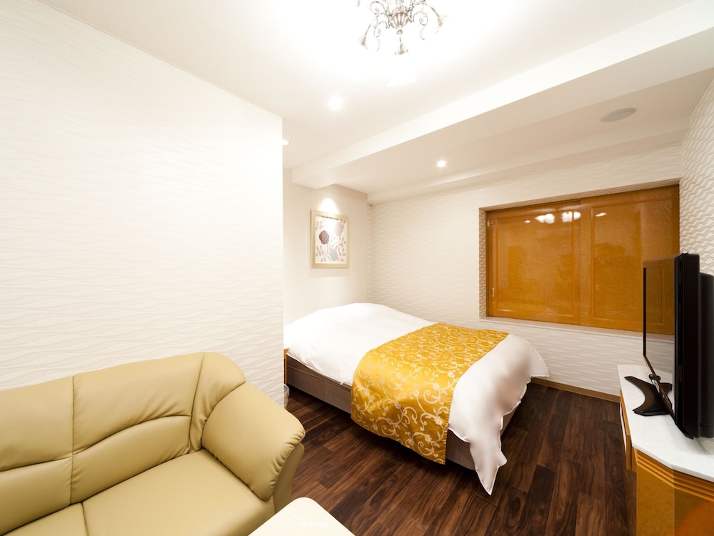 Standard Room, 1 Queen Bed (Couples Hotel) thumbnail 5